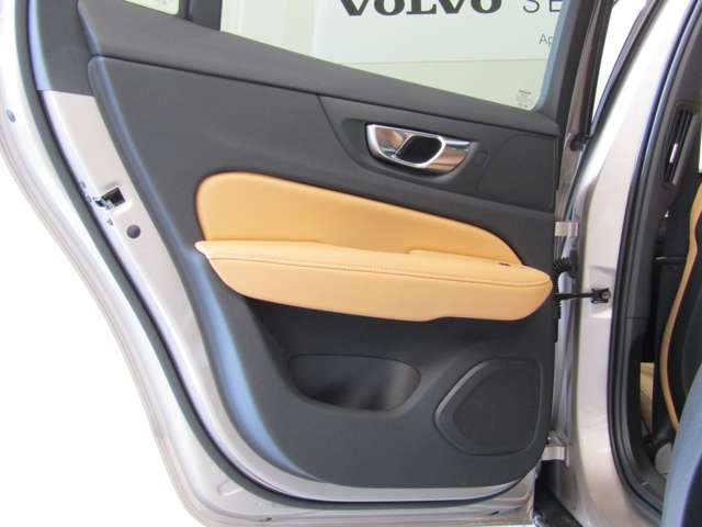 ボルボ V60クロスカントリー アルティメット B5 AWD 4WD 登録済未使用車 Google搭載 京都府の詳細画像 その20