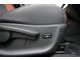 ■運転席 腰部硬さ調整スイッチ（電動ランバーサポート） 装備　　シート側面のスイッチ操作で背中から腰にかけての張り出しを調整し、自然な運転姿勢をサポートします。