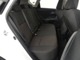 【リヤシート（アームレスト付き）】左右の座席にはISOFIX対応チャイルドシート固定専用バー付き。　中央の座席の背もたれにアームレストが格納されています。
