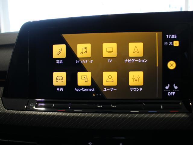 １０インチ大型タッチスクリーンのインフォーメーションシステムです。ナビゲーションを始めスマホとの連動、車両の設定や車両の状態など様々な機能が複合されたシステムです。