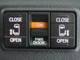 両側電動のスライドドアで楽々OPEN！運転席からも開閉の操作もできます！スイッチひとつで開閉できる便利な機能もついてます。
