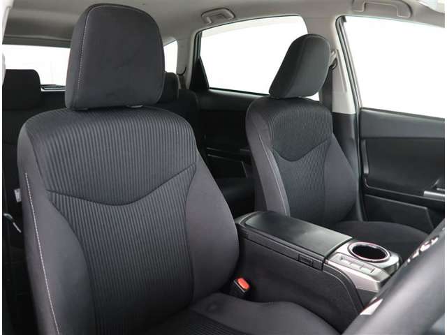 【フロントシート】左右のフロントシートにはサイドエアバック機能が付いています。