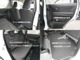 後部座席はクッションの厚みが十分にあり、座り心地も良く、長時間ドライブも疲れにくいです。ISO-FIX対応シートでチャイルドシート装着も簡単ですね。