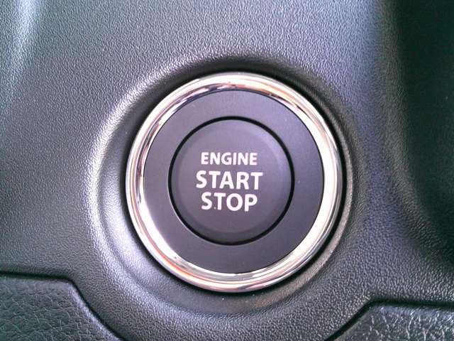 ★キーレスプッシュスタートシステム★エンジンスタートは最近はやりのプッシュスタート！鍵を車内に持ち込めばシリンダーに差し込まなくともボタン１つでエンジンがかかる★