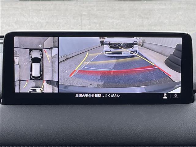 【360度ビューモニター】上から見下ろしたように駐車が可能です。安心して縦列駐車も可能です。