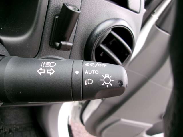 オートライトシステム。車外の明るさに応じて自動でライトを点灯してくれます！