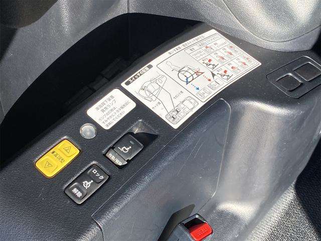 トヨタ ヴォクシー 2.0 X ウェルキャブ スロープタイプII サードシート付  千葉県の詳細画像 その5