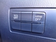 運転席脇のクラスタースイッチ部分には、トラクションコントロールオフ、i-stopキャンセルスイッチを配置しております。