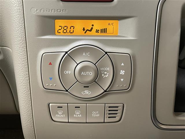 オートエアコンがついているので設定温度に自動的に室内の温度を調整してくれます。