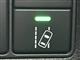 【車線逸脱警報機能（車線逸脱警報システム）】走行中にクルマが車線をはみ出した際に、ブザーなどの警報が鳴り、危険を知らせます。機能には限界があるためご注意ください。