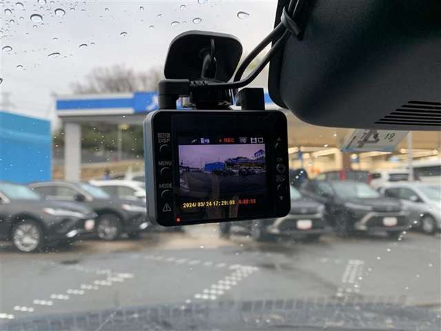 ドライブレコーダー付き。 交通事故・交通トラブルの証拠映像を保存できます。 万が一の安心アイテム！