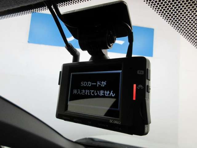ドライブ中の映像や音声を記録できるドライブレコーダーを装備。「もしも」のときにも、高画質な映像で確認できるので安心です。