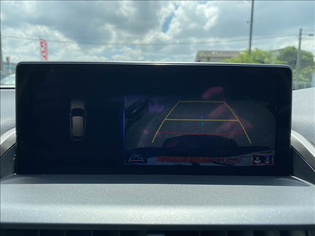 ★パノラミックビューモニター★運転席周辺のカメラからディスプレイに表示され「VIEW」のスイッチで映像を切り替える事ができます。駐車時などには安心な装備です♪