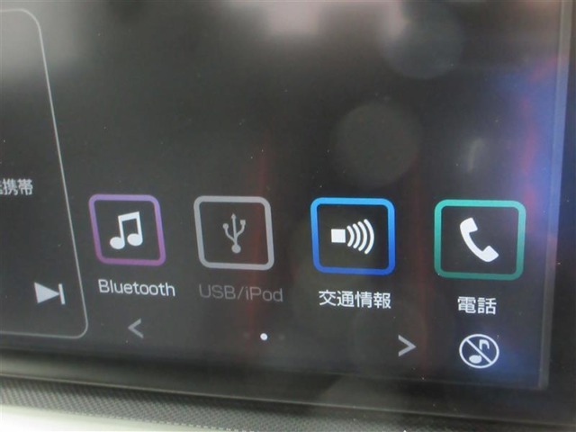 Bluetooth接続で、ハンズフリー通話可能。ステアリングスイッチで手元操作できます。