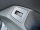 運転席ドアに設置されるスイッチでワンタッチでリヤゲートを開けることができます。