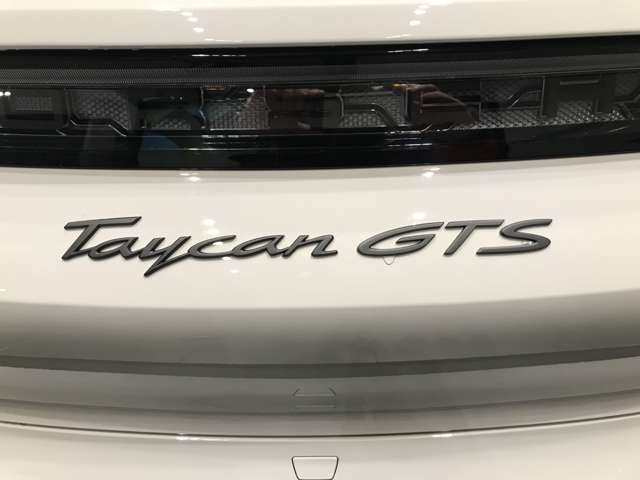 ポルシェ タイカン GTS 4+1シート 4WD パノラマルーフ 長野県の詳細画像 その14