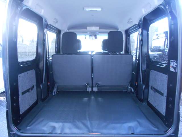 トランクはもちろん大容量のスペースを確保☆後部座席をアレンジすると、もっと広く活用できます