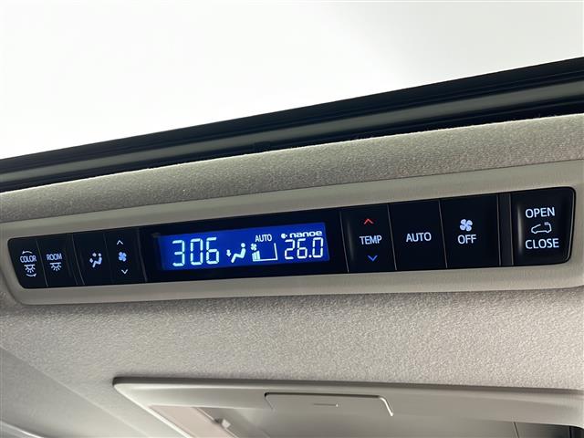 【Ｗエアコン（後席エアコン）】エアコンが前席に加え、後部座席用にも独立して設置されていており、暑い夏でも寒い冬でも、車内に快適な空気を届けるので、いつでも快適な車内空間を創り上げます！