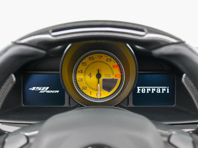 フェラーリ 458スパイダー F1 DCT レーシングシート サスペンションリフター 東京都の詳細画像 その11