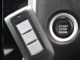 インテリキー】鍵はポケットやカバンに入れたままでドアにあるボタンを押して開け閉めができます！荷物の出し入れにも大変便利です！エンジンの始動もキーを挿さずに出来る優れもののインテリキーを搭載してます♪