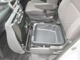 助手席シートの座面下には大容量の収納ＢＯＸが装備♪　普段あまり使わない荷物や洗車セットなどの収納に大変便利です！