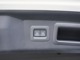 【パワーバックドア】スマートキーや運転席のボタンを押すだけでリアゲートが自動で開閉します。両手に荷物を持っている時や高い位置のバックドアを閉める際に便利な機能です。
