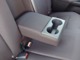 後席用真ん中には開閉式のドリンクホルダー！肘置きにも使えて後席空間を快適にしてくれます！