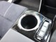 【据え置きタイプカップホルダー】センターコンソールに設置されていますので使いやすさバッチリ！運転席からも助手席からも手の届く位置です！