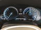 BMWのメーターパネルは選曲や、ラジオのチャンネルなども表示可能です。運転中に目線が泳ぐことなく、安全で疲れにくいです。