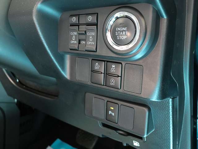 ★プッシュボタンスタート★電子カードキーを携帯していれば、ブレーキを踏みながらボタンを押すだけで、エンジンの始動が手軽に、スマートに行えます☆