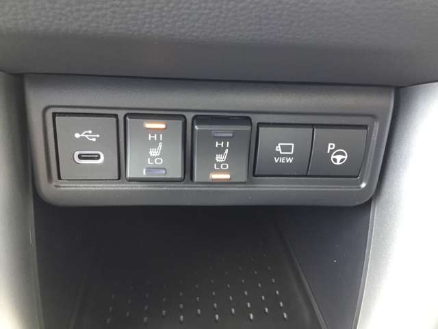 シートヒーター＆USB アドバンストパーク→スイッチを押すだけ駐車操作を支援してくれます♪