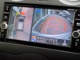 クルマを上空から見下ろしているような映像が画面に映し出されます。ミラーだけでは見えづらい箇所も確認でき、安全な駐車をサポートしてくれますよ。