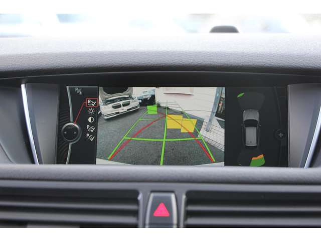 リアビューモニター！リバースに連動し、車両後方の映像をディスプレイに表示。歪みの少ないカメラと、シャープなディスプレイによる鮮明な画像で、後退時の運転操作をサポートします。