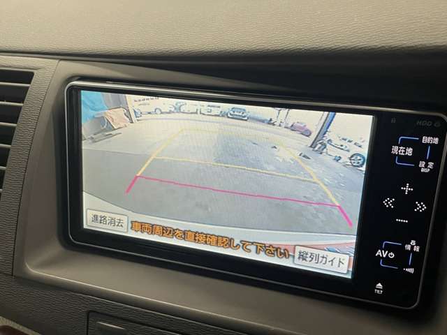【バックカメラ】運転席から画面上で安全確認ができます。駐車が苦手な方にもオススメな便利機能です。