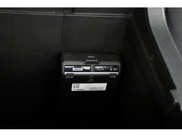 ドライブレコーダーユニットはセンターコンソールボックス内に設置