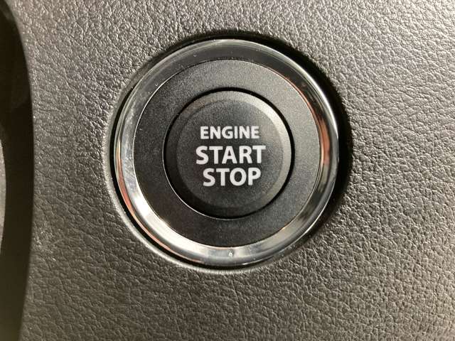 【スマートキー＆プッシュスタート】鍵を挿さずにポケットに入れたまま鍵の開閉、エンジンの始動まで行えます!!