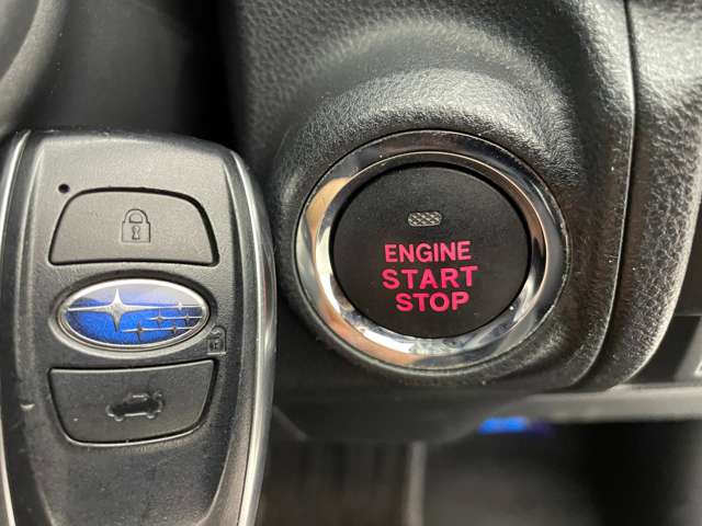 【 スマートキー＆プッシュスタート 】鍵を挿さずにポケットに入れたまま鍵の開閉、エンジンの始動まで行えます。
