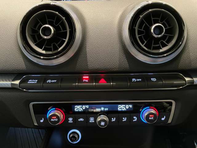 アウディ RS3スポーツバック 2.5 4WD クワトロ LEDライト レザーシート 大阪府の詳細画像 その12