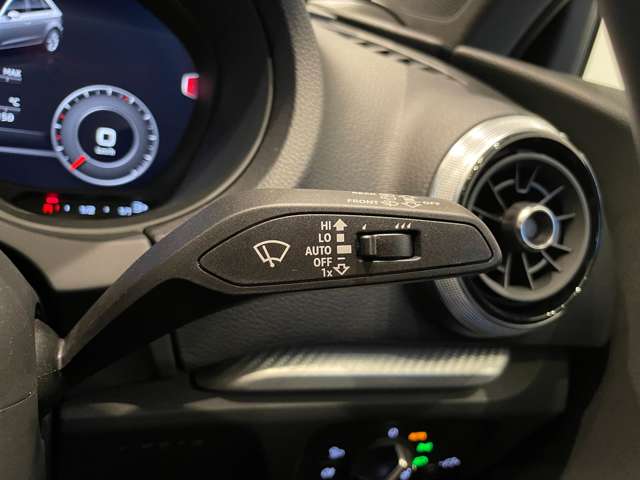アウディ RS3スポーツバック 2.5 4WD クワトロ LEDライト レザーシート 大阪府の詳細画像 その20