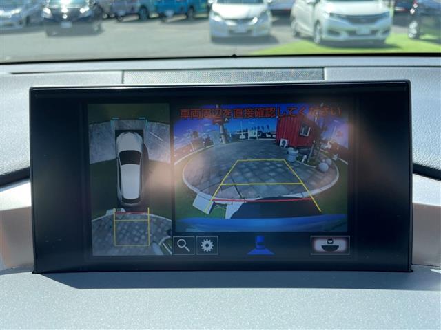 【パノラミックビューモニター】上空から見下ろしたような映像をナビ画面に映し出し周囲の状況を確認しながらの走行、駐車が可能となっております！