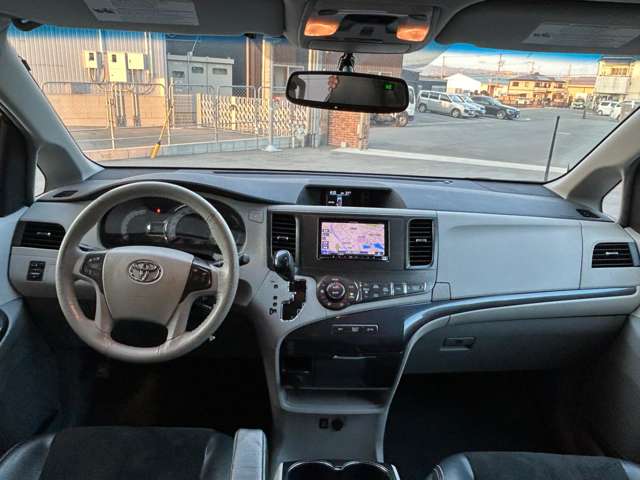 米国トヨタ シエナ 3.5 V6 SE サンルーフ 両側電動スライドドア 大阪府の詳細画像 その4