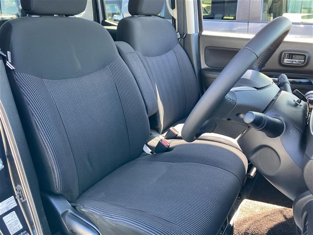 【１列目シート】もちろん車内はキレイです♪よりクリーンな状態をキープしたいお客様には『シート撥水コーティング』がおすすめ！除菌・消臭に効果を発揮し多くの方にご好評いただいております。