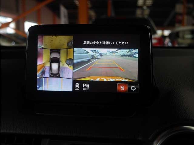 ■全方位カメラ（空から見下ろした映像で安心して駐車できます。縦列駐車もラクラク♪