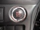エンジンを始動させるのは、ブレーキを踏んでこのボタンを押すだけ　キーを差す必要もキーを回す必要もありません