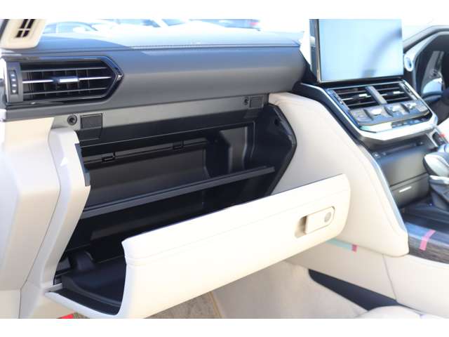 トヨタ ランドクルーザー300 3.5 ZX 4WD 登録済未使用車 ベージュ革 サンルーフ 愛知県の詳細画像 その15