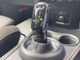 シフトレバーの手前にあるiDriveコントローラー。手元でナビゲーション操作を可能にすることにより、ドライビングの姿勢を崩したり、目線を大きくそらすことなく安全な運転が可能です。