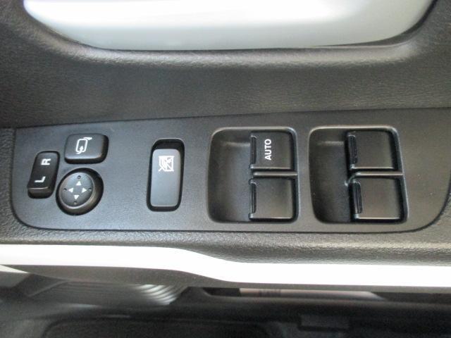 電動格納ドアミラー、パワーウインドースイッチが運転席ドア内側にあり操作に便利です