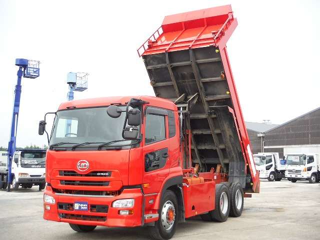 現在の主な日本のトラックメーカーは、日野、三菱ふそう、いすゞ、UDトラックス（日産UD）があります