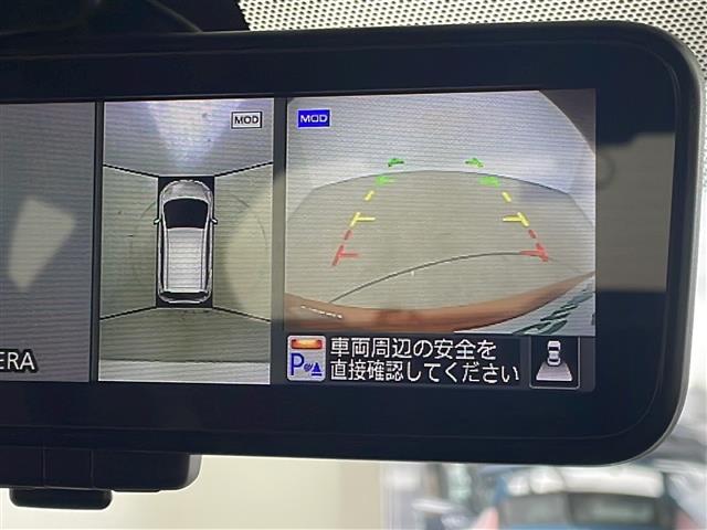 【アラウンドビューモニター】まるでクルマを真上から見下ろしたかのような視点で駐車をサポートします！クルマの斜め後ろや真横など、前後左右の４つのカメラの映像が合成されて、モニターに映し出されます。