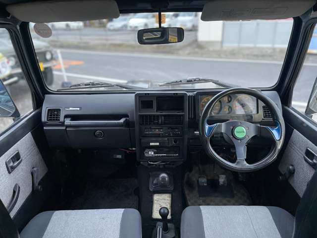 スズキ ジムニー 660 バン HC 4WD 5MT 2人乗仕様 社外ステアリング 神奈川県の詳細画像 その16